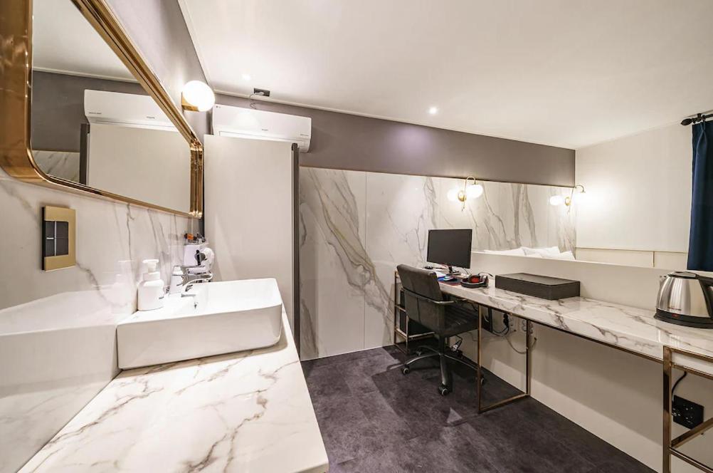 Brown-Dot Hotel Geomdan Инчон Экстерьер фото