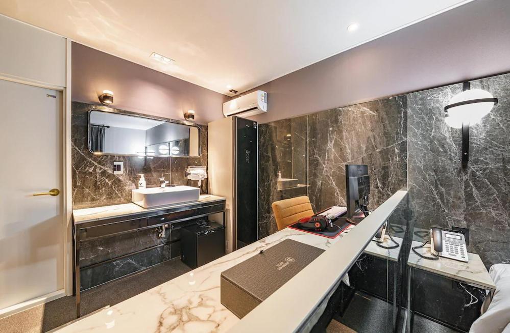 Brown-Dot Hotel Geomdan Инчон Экстерьер фото